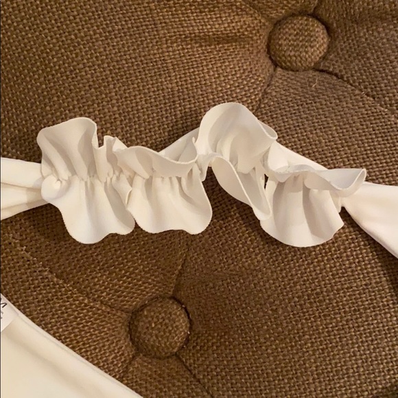 Adorable off white/cream ruffle bikini - Picture 5 of 6